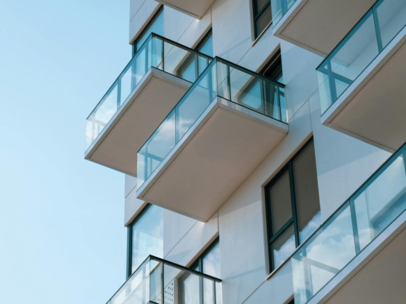 Franchise vs. Independent Brokerage in Florida: What Agents Should Know