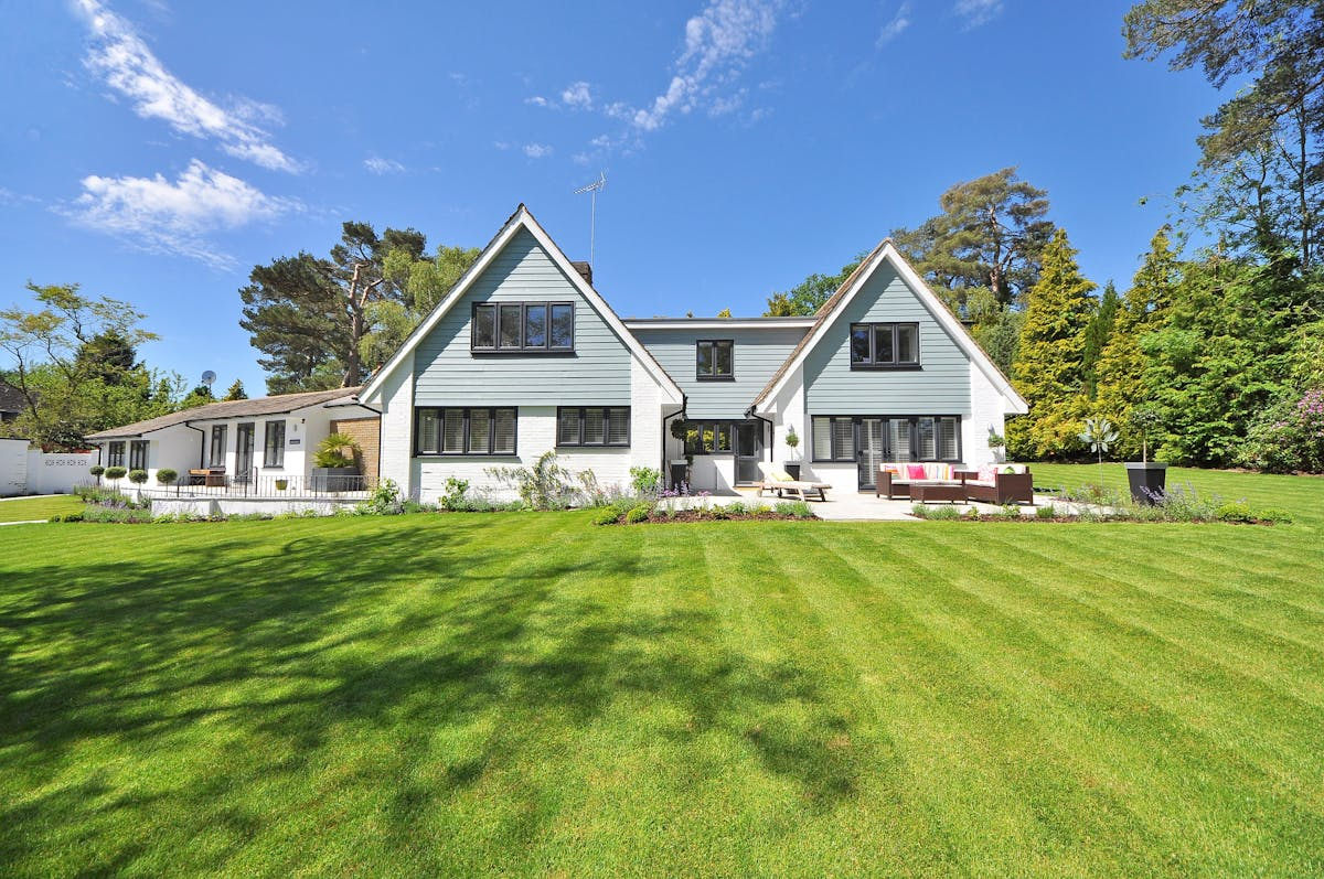 Selling a Home in The Villages: Developer vs. Outside Realtor (2026 Guide)